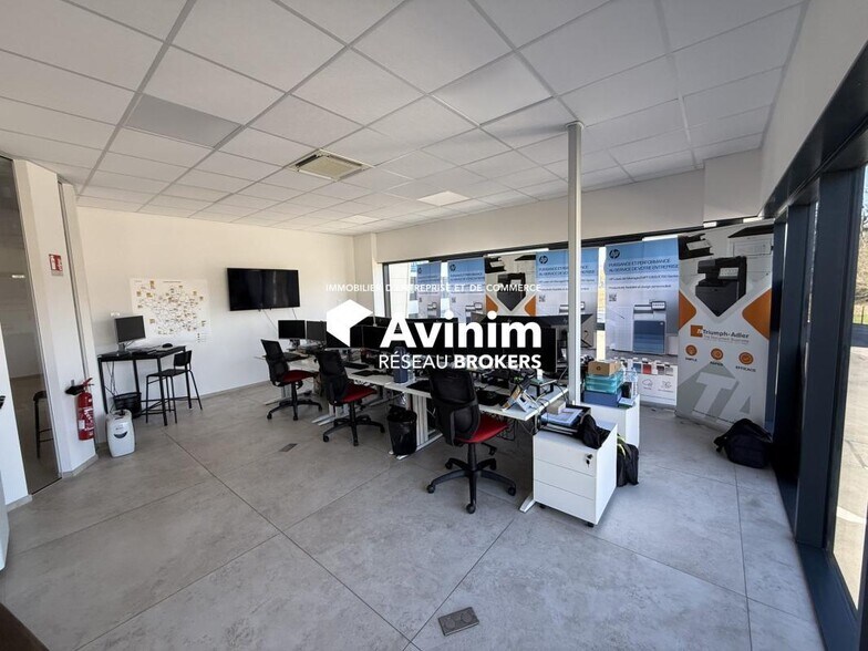 Office in Foucherans for lease - Interior Photo - Image 2 of 9