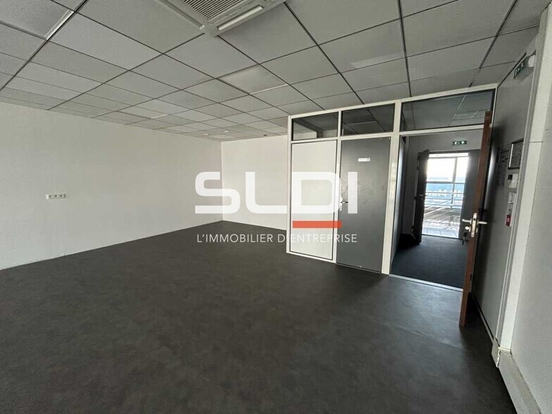Rue Des Chantiers Du Beaujolais, Limas for lease - Interior Photo - Image 3 of 5