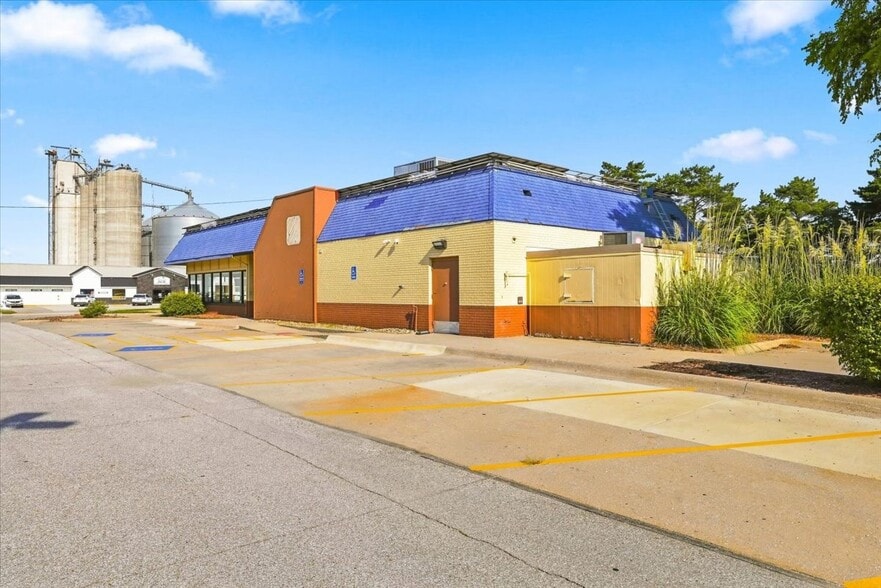 1410 N Broadway St, Red Oak, IA for lease - Building Photo - Image 2 of 38