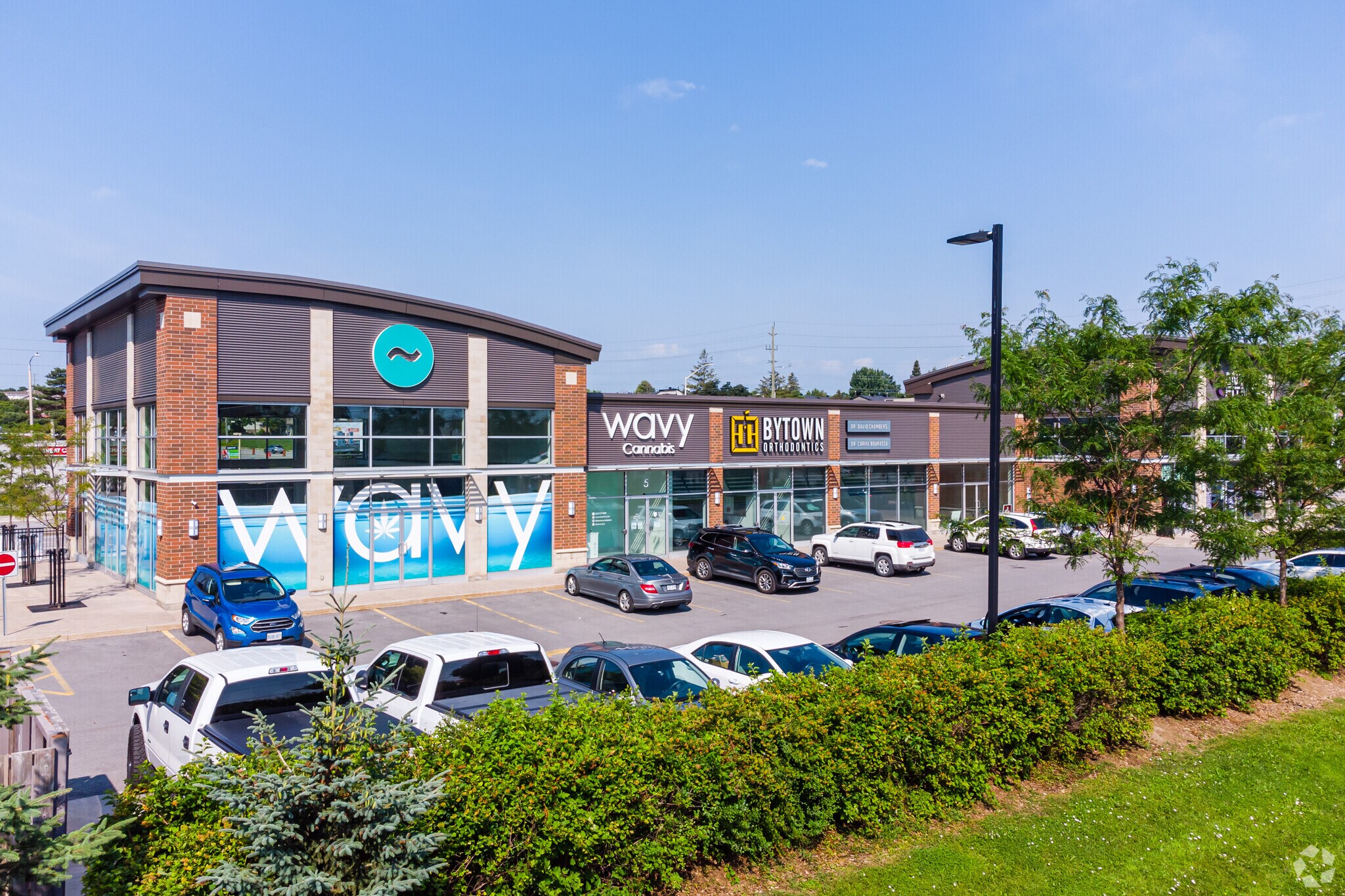 2084 Montreal Rd, Ottawa, ON à vendre Photo du bâtiment- Image 1 de 1