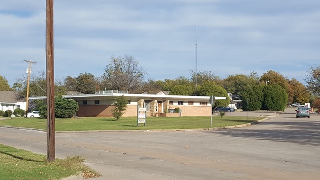 Plus de détails pour 801-809 NW Pershing Dr, Lawton, OK - Bureau à vendre