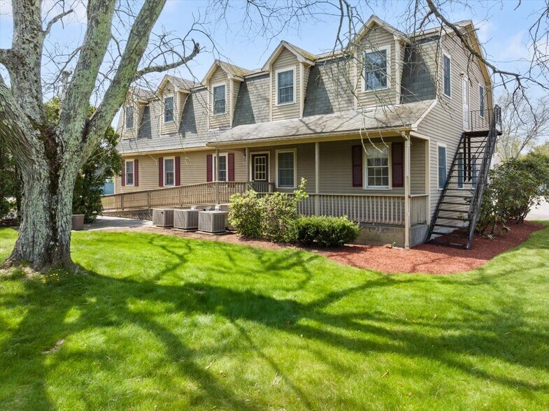 693 E Central St, Franklin, MA à vendre - Photo du bâtiment - Image 3 de 33