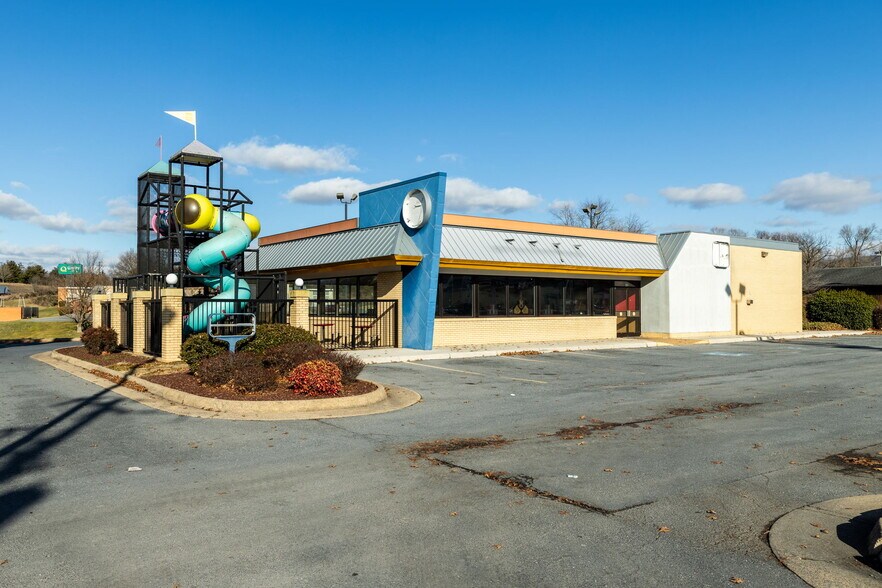 172 W Old Cross Rd, New Market, VA à louer - Photo du bâtiment - Image 1 de 23