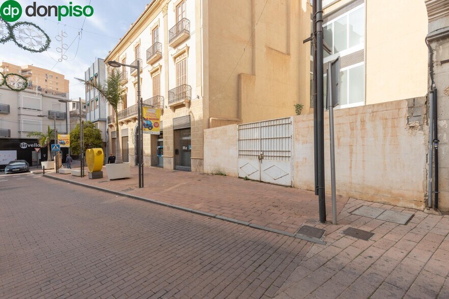 Plaza Javier de Burgos, 4, Motril, Granada à vendre - Photo du bâtiment - Image 3 de 19