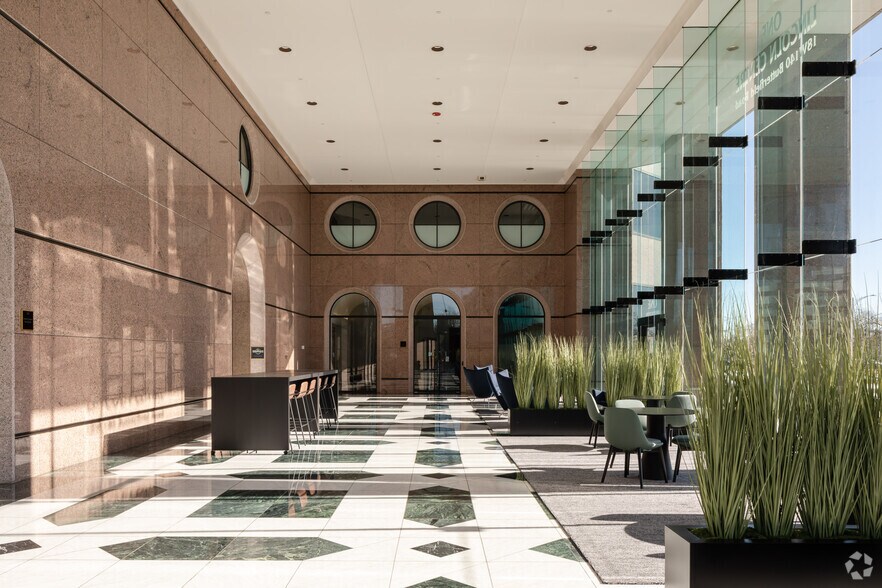 18W140 Butterfield Rd, Oakbrook Terrace, IL à louer - Photo du bâtiment - Image 2 de 9