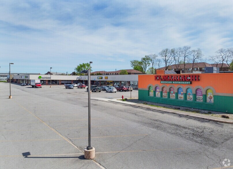 3535 S Emerson Ave, Beech Grove, IN à louer - Photo du bâtiment - Image 2 de 2