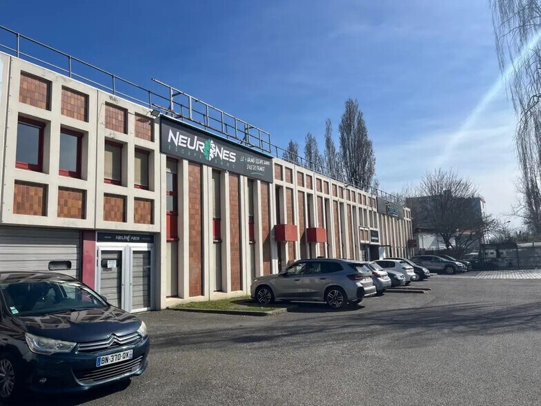 Flex dans Éragny à louer - Photo du bâtiment - Image 3 de 12