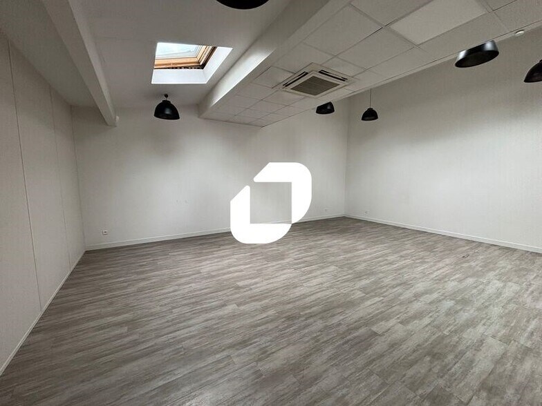 Office in Villeurbanne for sale - Interior Photo - Image 2 of 11