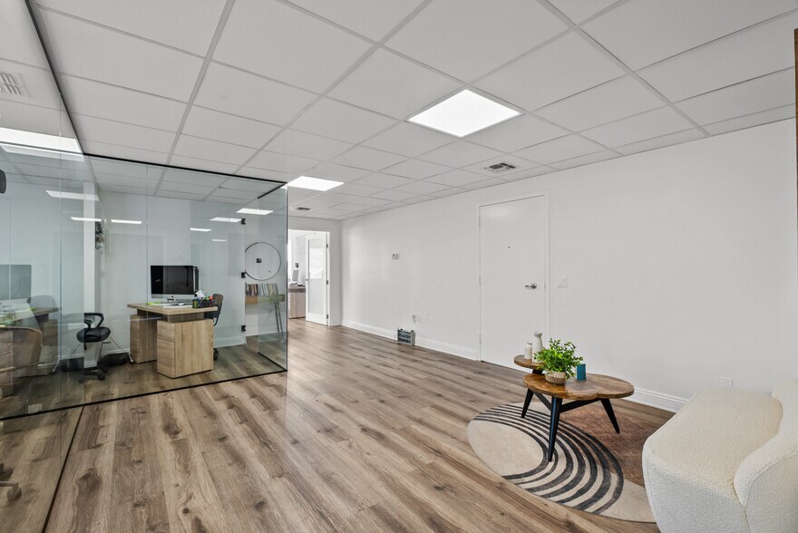 14530 Hamlin St, Van Nuys, CA à louer - Photo intérieure - Image 3 de 16