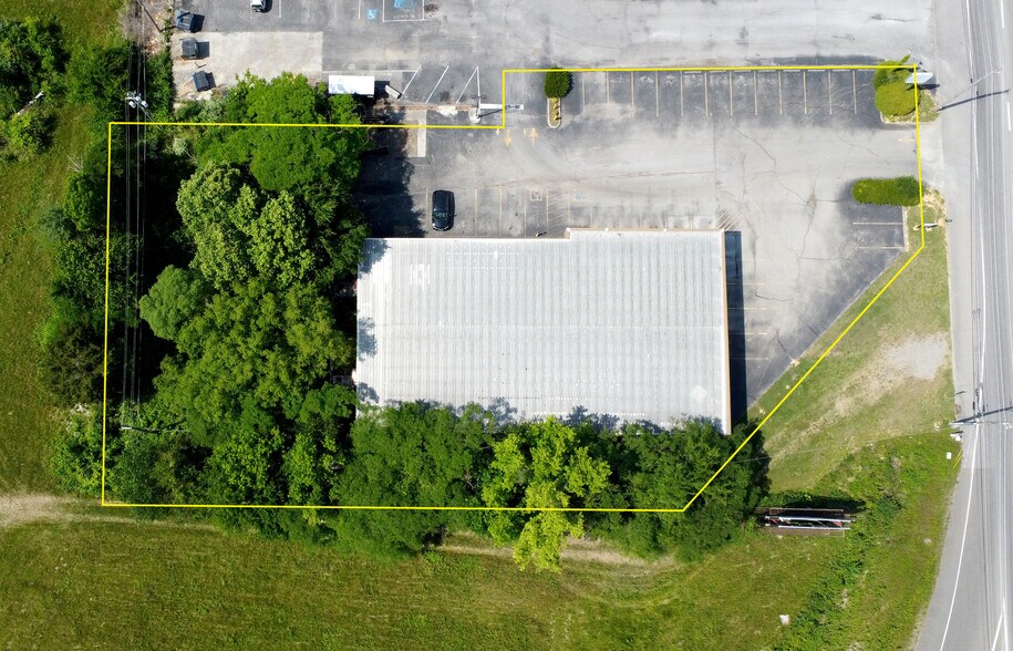 856 Tennessee Ave, Etowah, TN à louer - Photo du bâtiment - Image 3 de 13