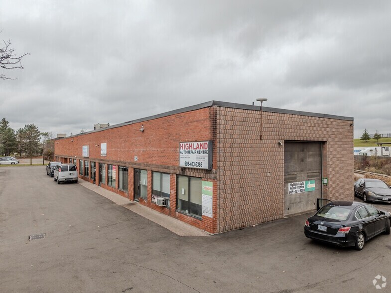 38 Automatic Rd, Brampton, ON à vendre - Photo principale - Image 1 de 1