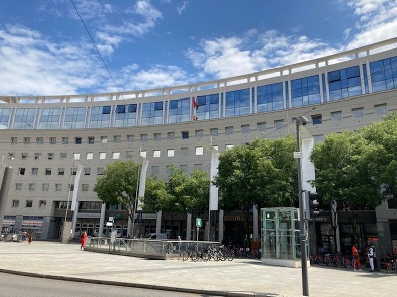 6 Place Charles Hernu, Villeurbanne for sale - Building Photo - Image 1 of 6