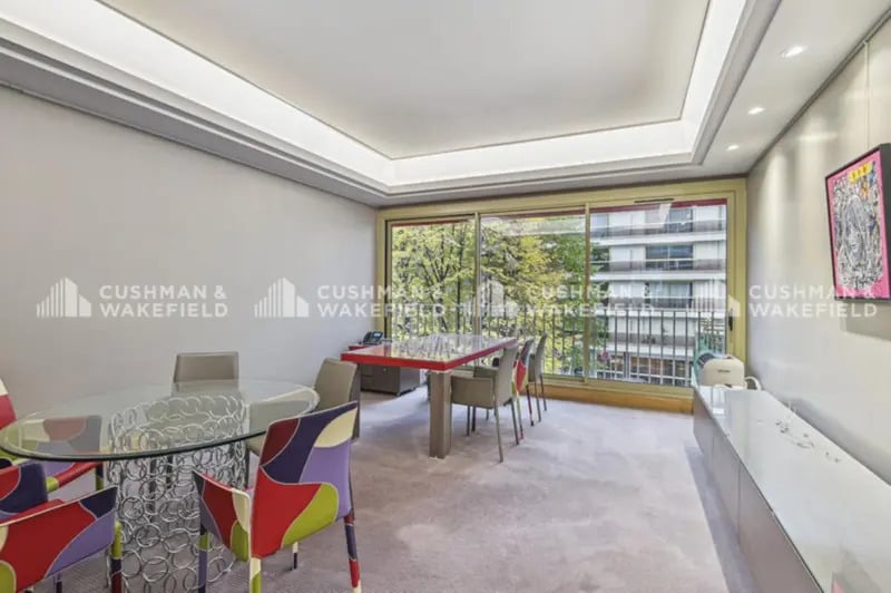 32 Boulevard Flandrin, Paris for sale - Interior Photo - Image 2 of 22