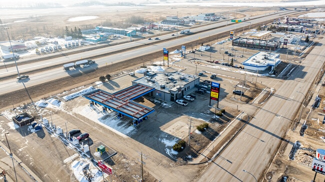 Plus de détails pour 135 Leva Ave, Red Deer County, AB - Commerce de détail à vendre