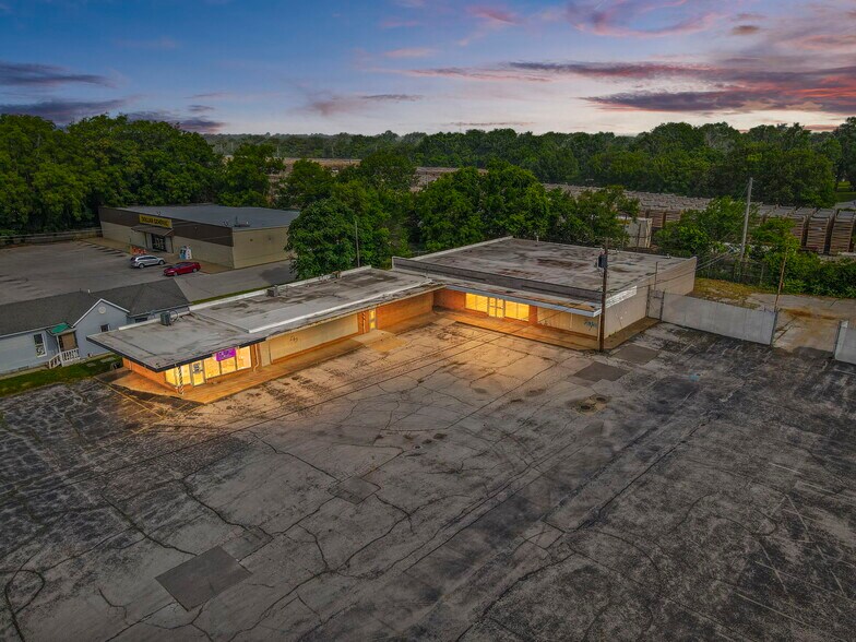 1075-1095 E Commercial St, Springfield, MO à vendre - Photo du bâtiment - Image 2 de 32