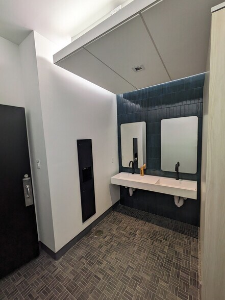 6405 W Wilkinson Blvd, Belmont, NC à louer - Photo intérieure - Image 3 de 5