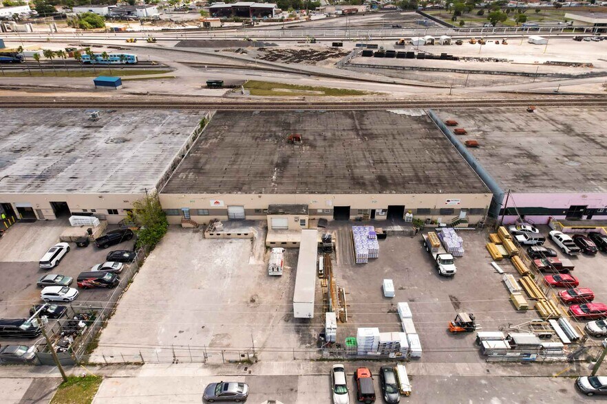 3121-3171 E 11th Ave, Hialeah, FL for lease - Building Photo - Image 2 of 12
