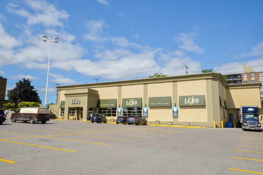 3441-3561 Lawrence Ave E, Toronto, ON à louer - Photo du bâtiment - Image 2 de 23