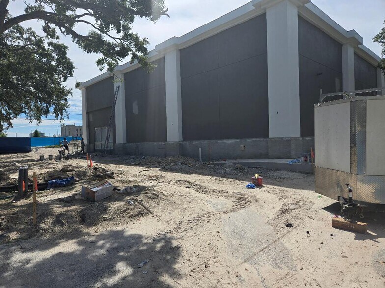 11210 N 30th St, Tampa, FL à louer - Photo du bâtiment - Image 2 de 7