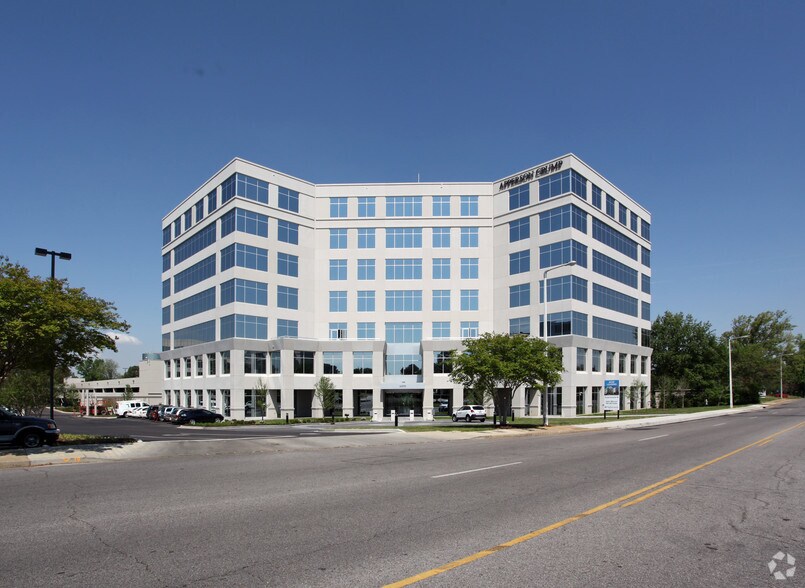 6070 Poplar Ave, Memphis, TN à louer - Photo du bâtiment - Image 1 de 7
