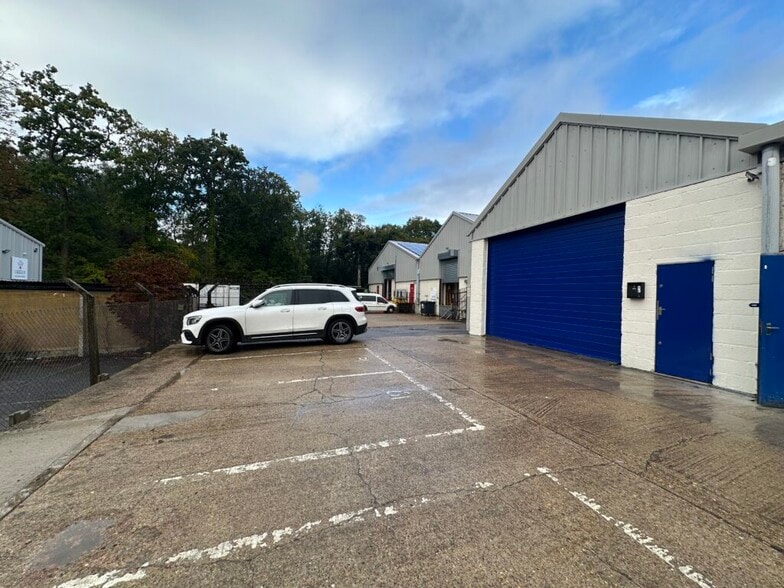 Uddens Trading Estate, Wimborne for lease - Building Photo - Image 3 of 4