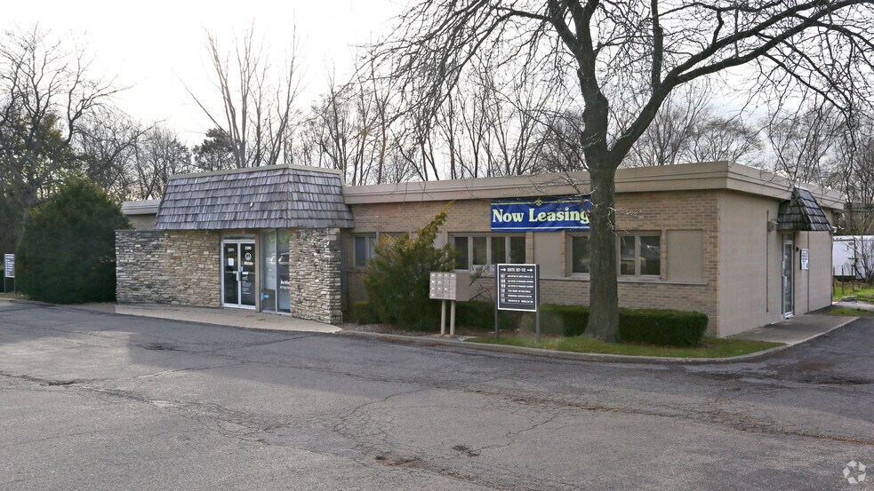 25975-25980 N Diamond Lake Rd, Mundelein, IL à louer - Photo du bâtiment - Image 2 de 8