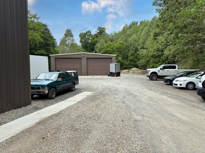 685 Glen Mitchell Rd, Sewickley, PA à louer - Photo du bâtiment - Image 2 de 6