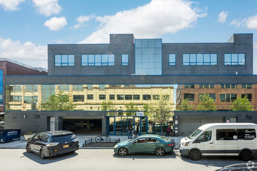 730 64th St, Brooklyn, NY à louer - Photo du bâtiment - Image 3 de 20