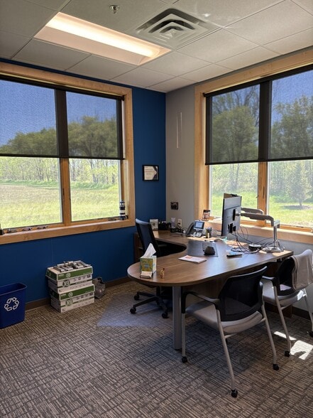 10729 Town Square Dr NE, Blaine, MN for lease - Building Photo - Image 3 of 9