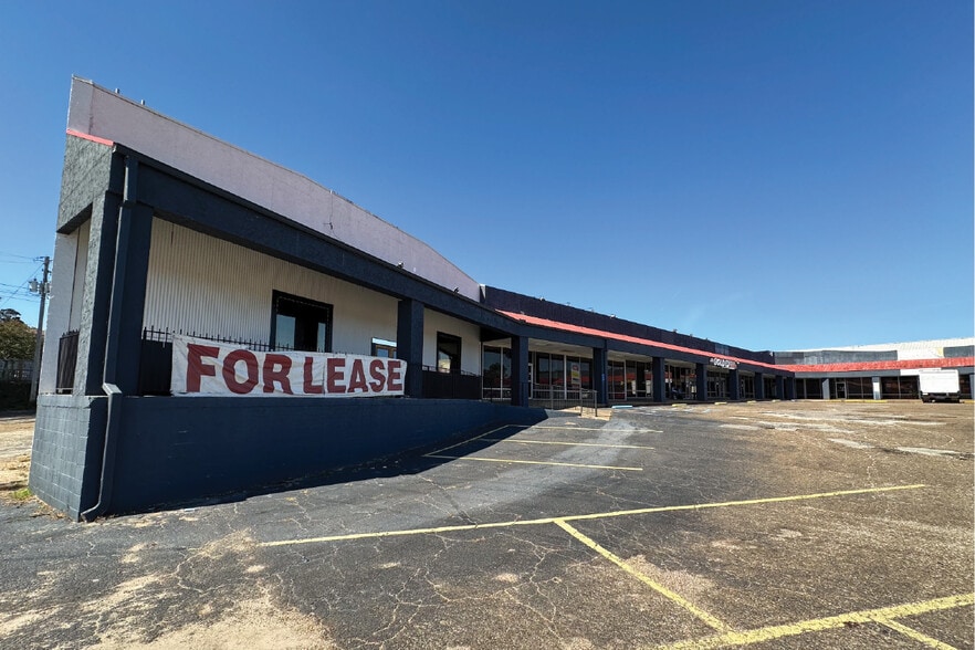 2855 Ross Clark Cir, Dothan, AL for sale - Building Photo - Image 3 of 5