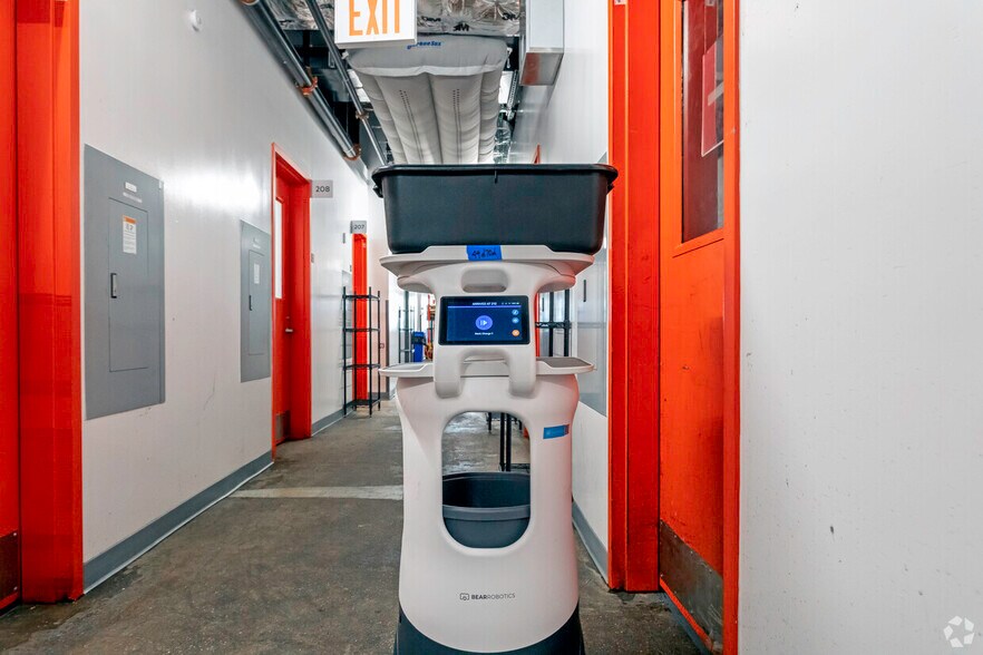 398 Northtown Dr, Blaine, MN à louer - Photo du bâtiment - Image 2 de 5