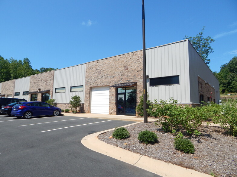 2210 Leah Dr, Hillsborough, NC for lease - Building Photo - Image 1 of 3