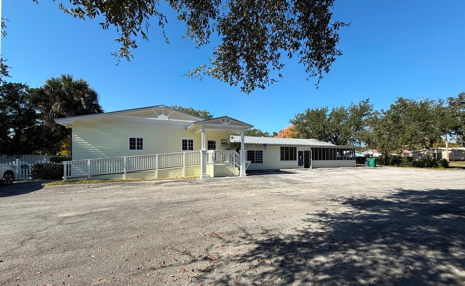 220 Charles St, Port Orange, FL for sale - Building Photo - Image 1 of 15