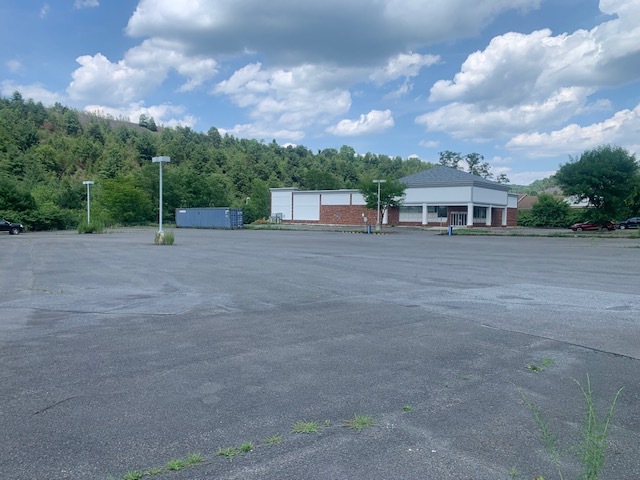 1099 E Broad St, Tamaqua, PA for lease - Building Photo - Image 3 of 27