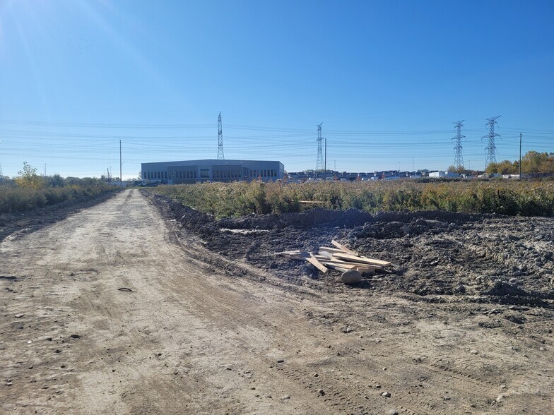 540 Lake Rd, Bowmanville, ON à vendre - Photo du bâtiment - Image 3 de 27