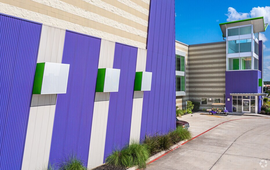 6414 W Loop 1604 N, San Antonio, TX à louer - Photo du bâtiment - Image 2 de 8