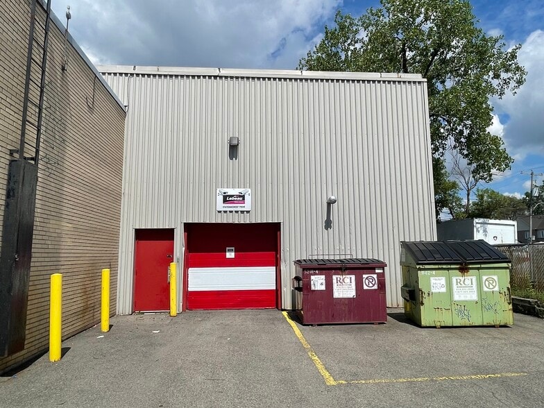 3725 Boul Taschereau, Longueuil, QC à louer - Photo du bâtiment - Image 2 de 4