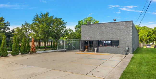 More details for 26201 Dequindre Rd, Madison Heights, MI - Retail for Sale