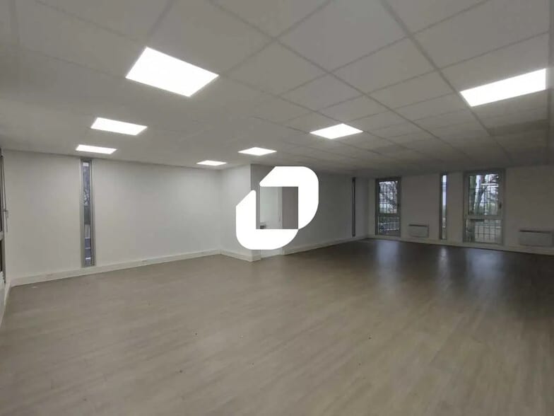 Office in Vélizy-Villacoublay for sale - Building Photo - Image 2 of 38