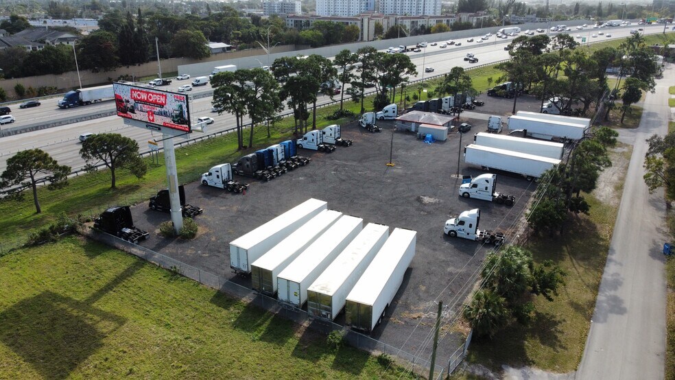 980 SW 13th St, Pompano Beach, FL à vendre - Photo du bâtiment - Image 1 de 10