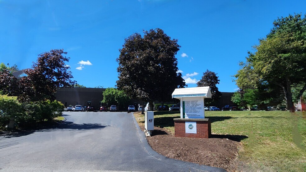 65 Mathewson Dr, Weymouth, MA à louer - Photo du bâtiment - Image 3 de 9