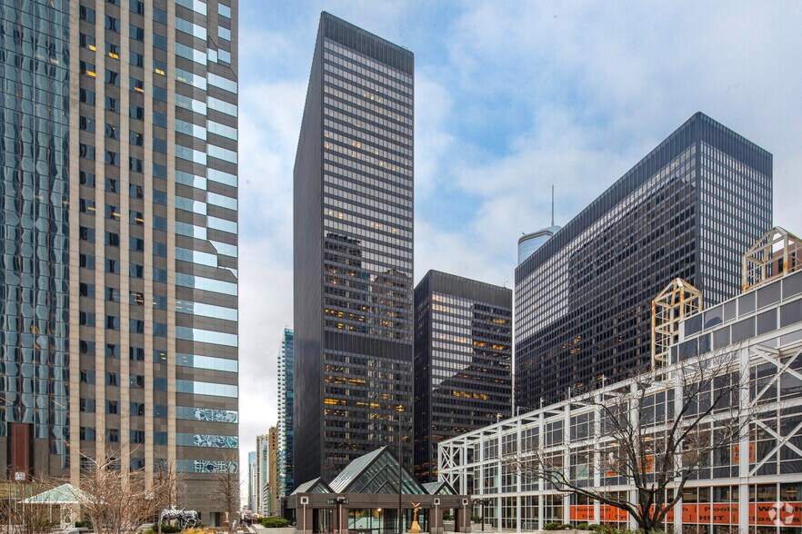 225 N Michigan Ave, Chicago, IL à louer - Photo du bâtiment - Image 2 de 5