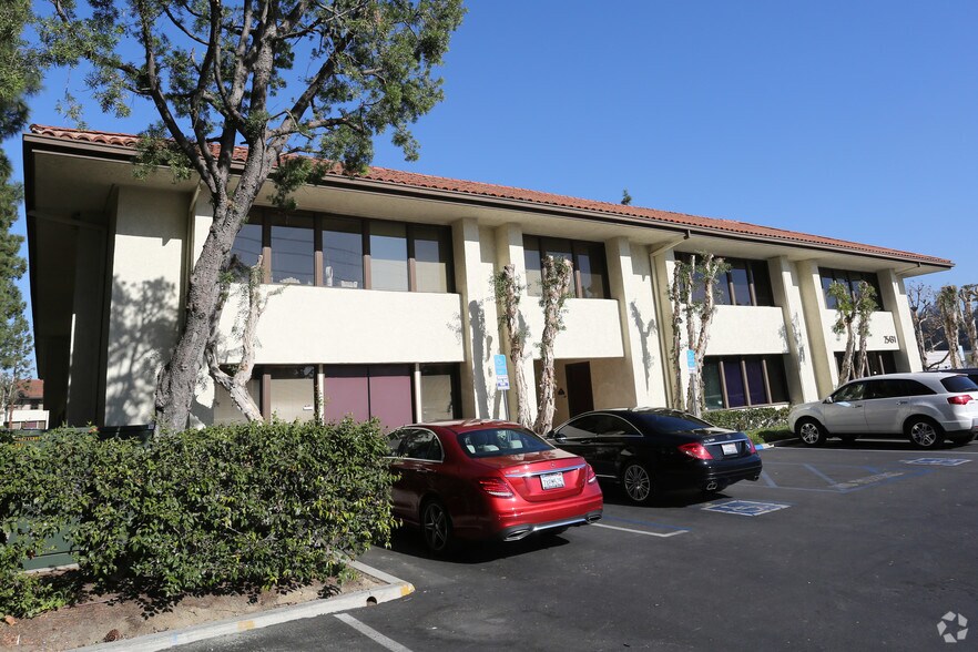 25255 Cabot Rd, Laguna Hills, CA à louer - Photo du bâtiment - Image 2 de 15