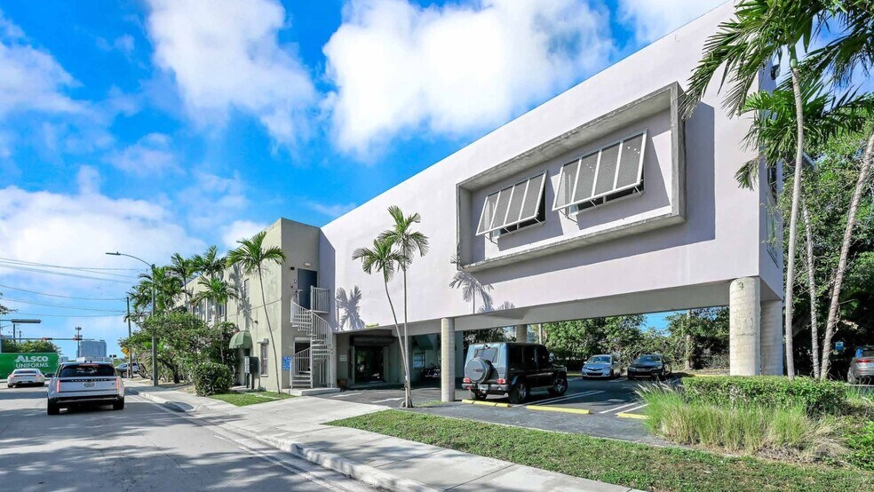 5400 NE 4 Ct, Miami, FL à louer - Photo du bâtiment - Image 2 de 4