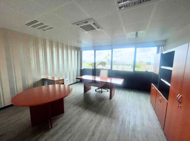 Office in Noyelles-Godault for sale - Interior Photo - Image 3 of 6
