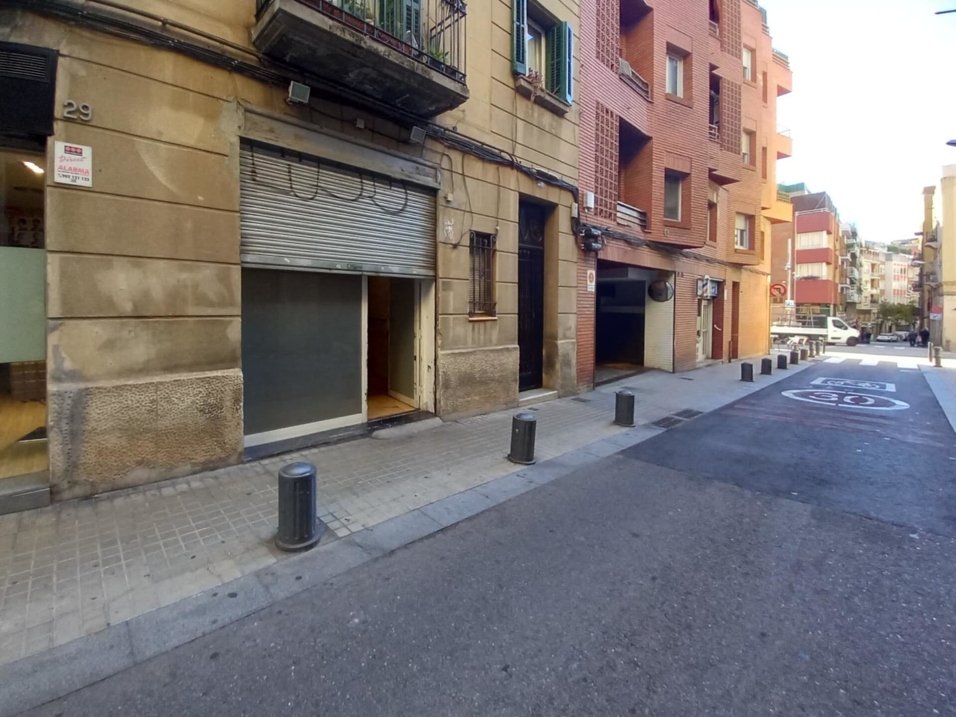 Retail in Barcelona, Barcelona for lease Building Photo- Image 1 of 8