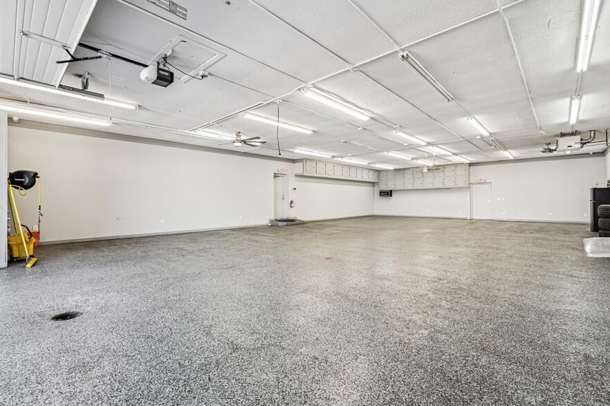 1525 E Army Post Rd, Des Moines, IA for sale - Building Photo - Image 2 of 8