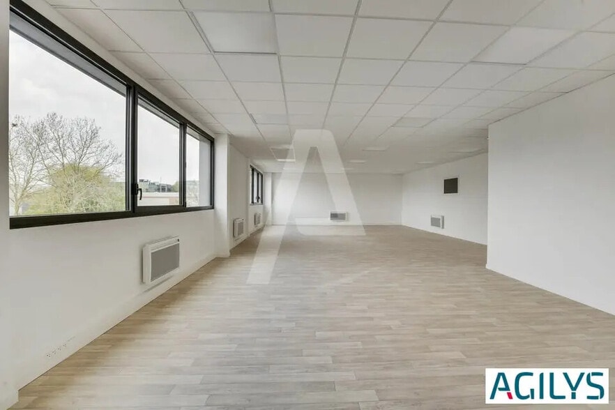 Flex in  for lease - Interior Photo - Image 2 of 7