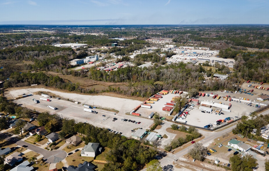 11460 Boote Blvd, Jacksonville, FL à louer - Photo du bâtiment - Image 3 de 3