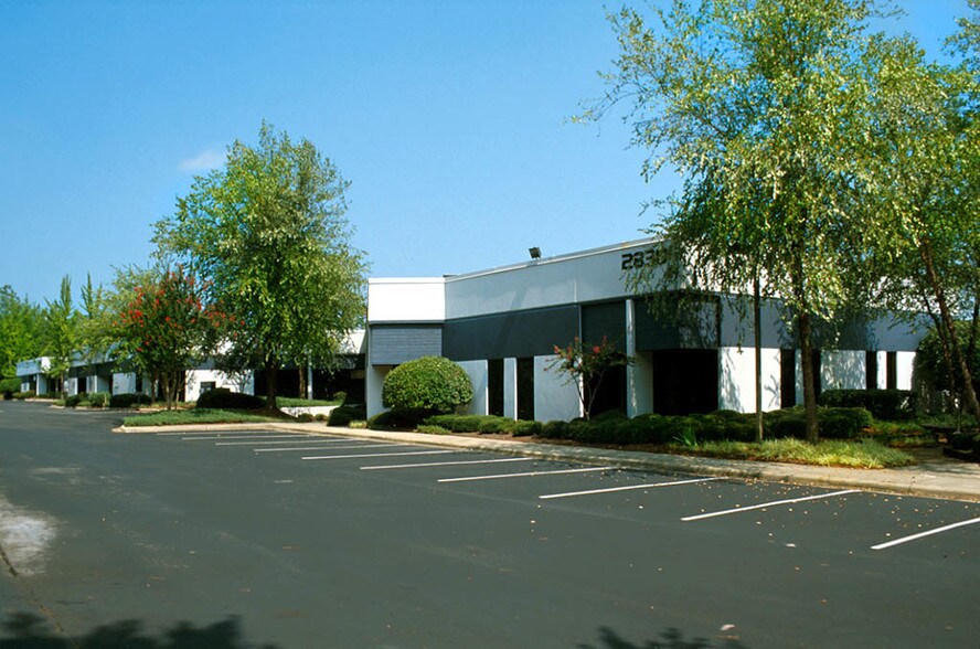 2838 Queen City Dr, Charlotte, NC for lease - Building Photo - Image 3 of 7